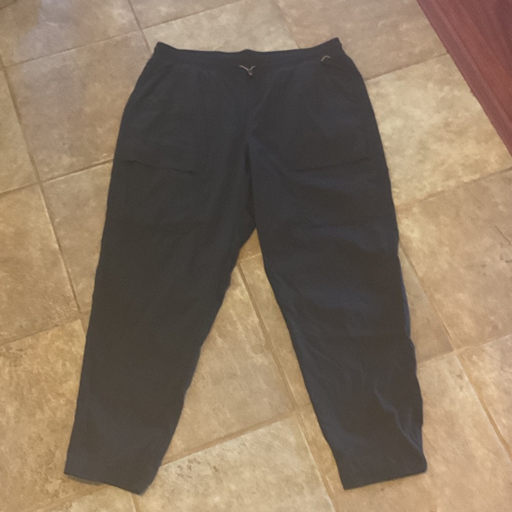 REI Men's Dark Cargo lightweight pants- elastic & drawstring, lots of pockets